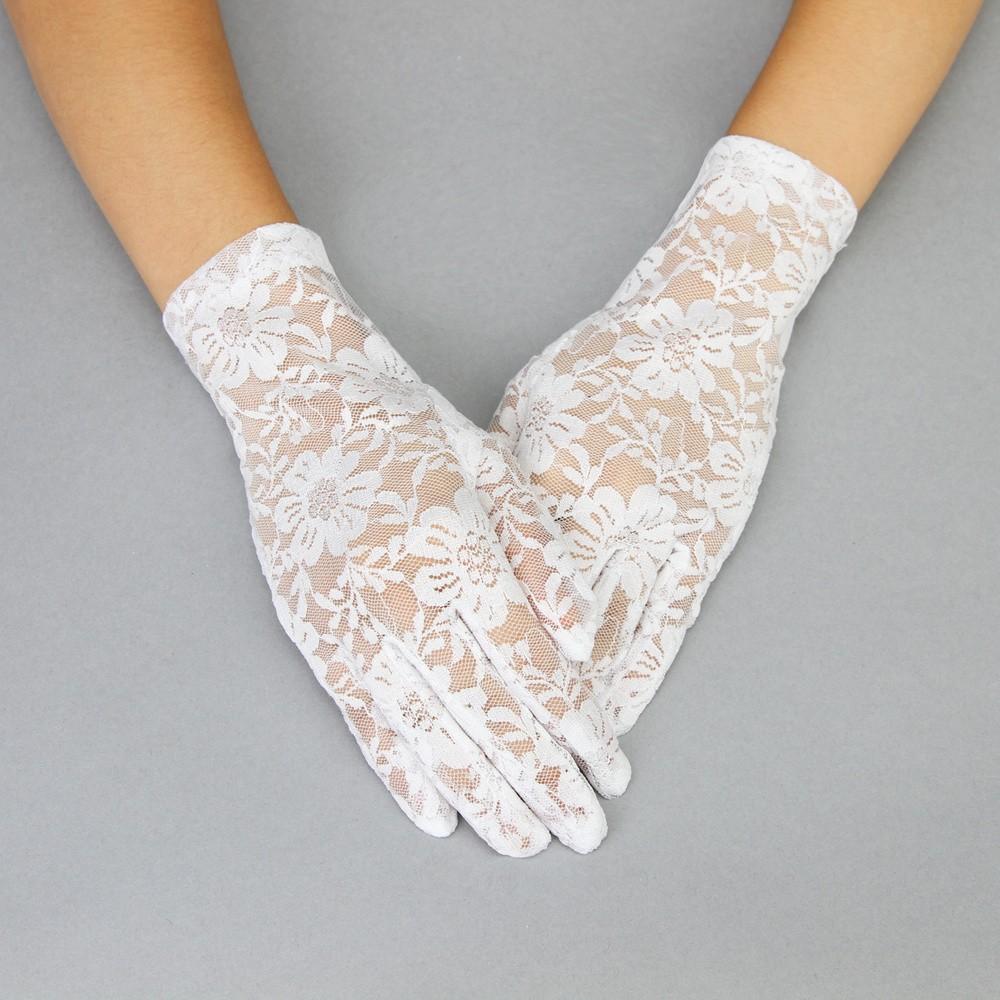Graceful in Lace Lady Mary Gloves in White