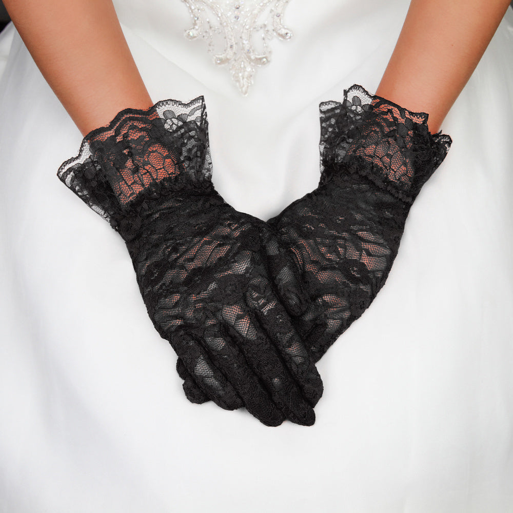 Vintage Style Lace Wrist Gloves in Black