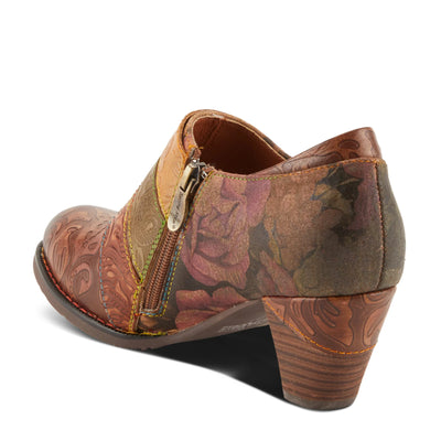 Graphic Shoes in Brown