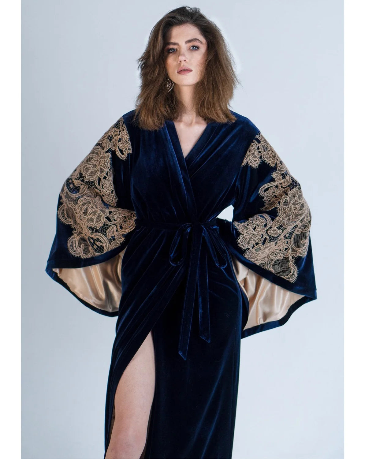 Velvet Memoirs Kimono in Blue