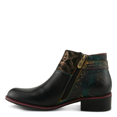Tiatia Boots in Black