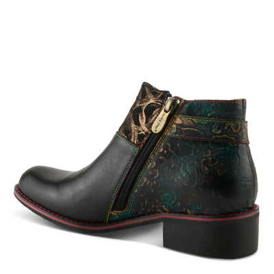 Tiatia Boots in Black