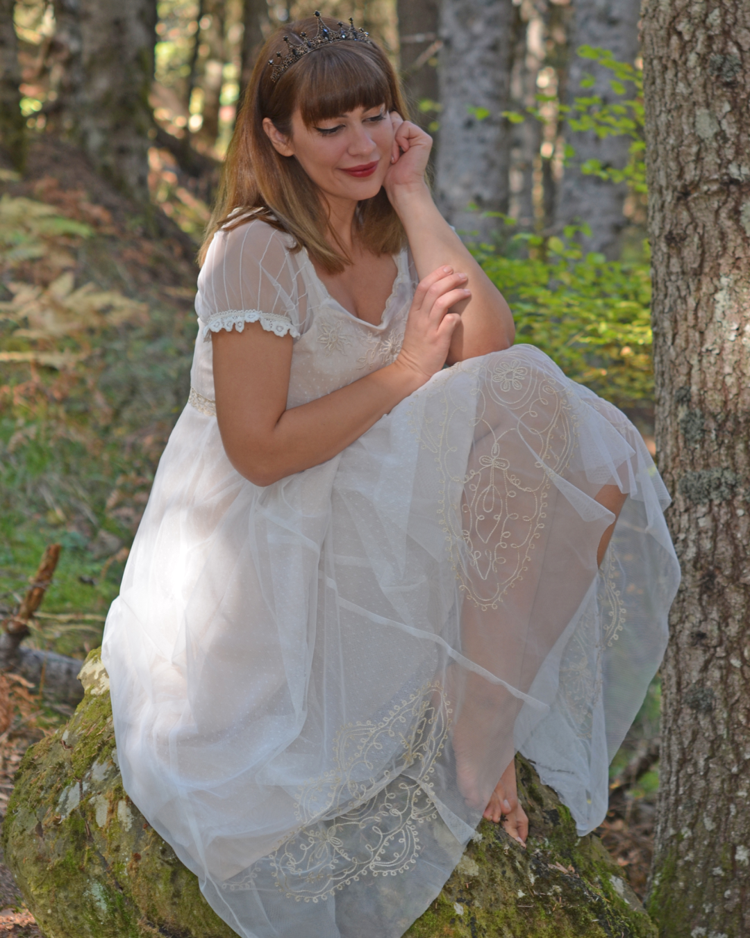 Parisienne Vintage Elegance Wedding Gown in Ivory Peach