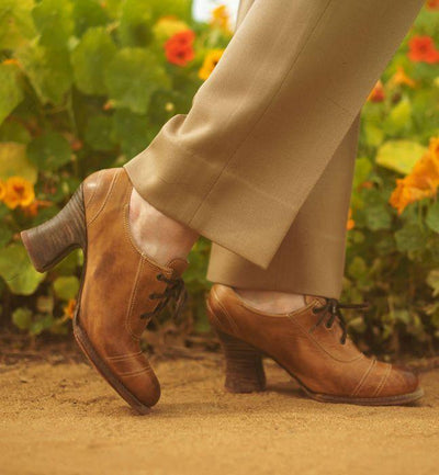 Victorian Style Leather Shoes in Tan Rustic