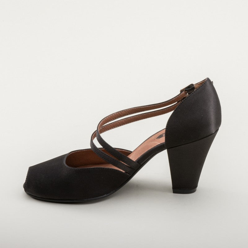 Zella 1940s Duo-Strap Sandals in Black