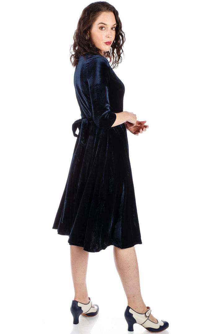 old navy black velvet dress Vintage Old Navy black velvet midi dress