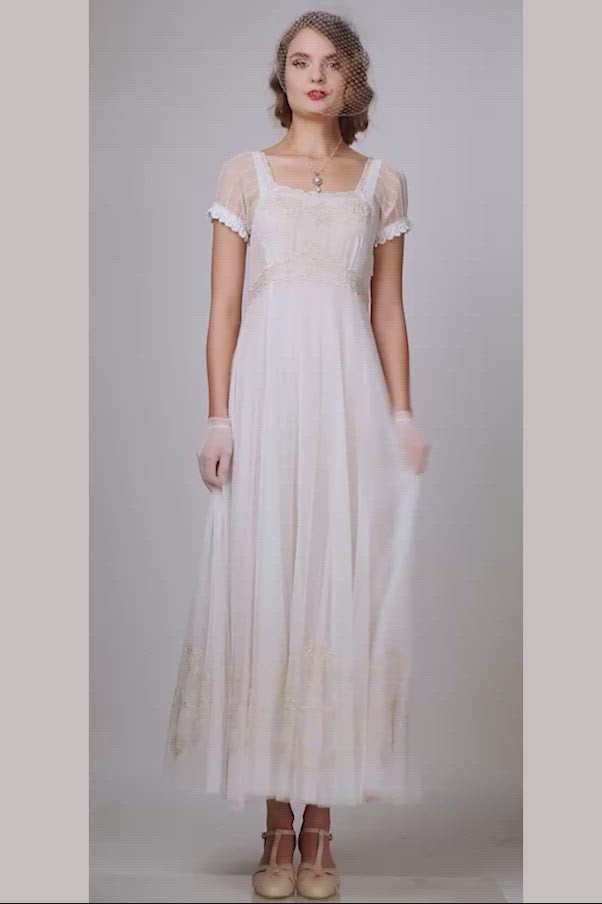 Parisienne Vintage Elegance Wedding Gown in Ivory