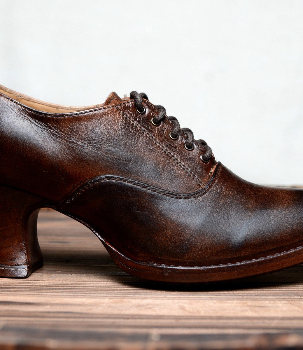 Victorian Style Leather Lace-Up Shoes in Teak Rustic
