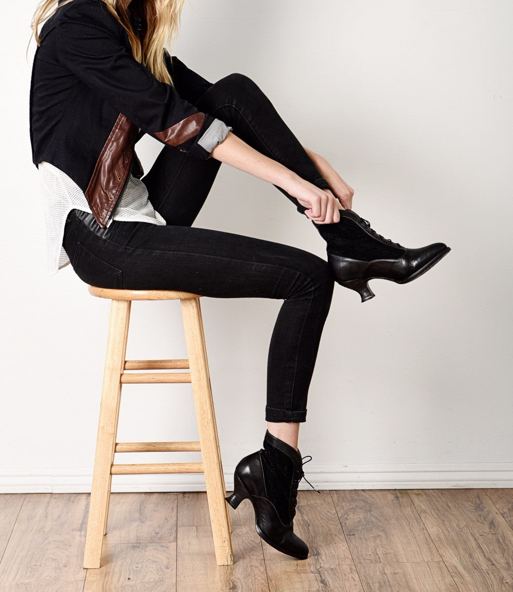 Vintage Style Victorian Lace Up Leather Boots in Black Rustic