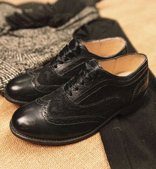 Maude Wing-Tip Riding Shoes in Black